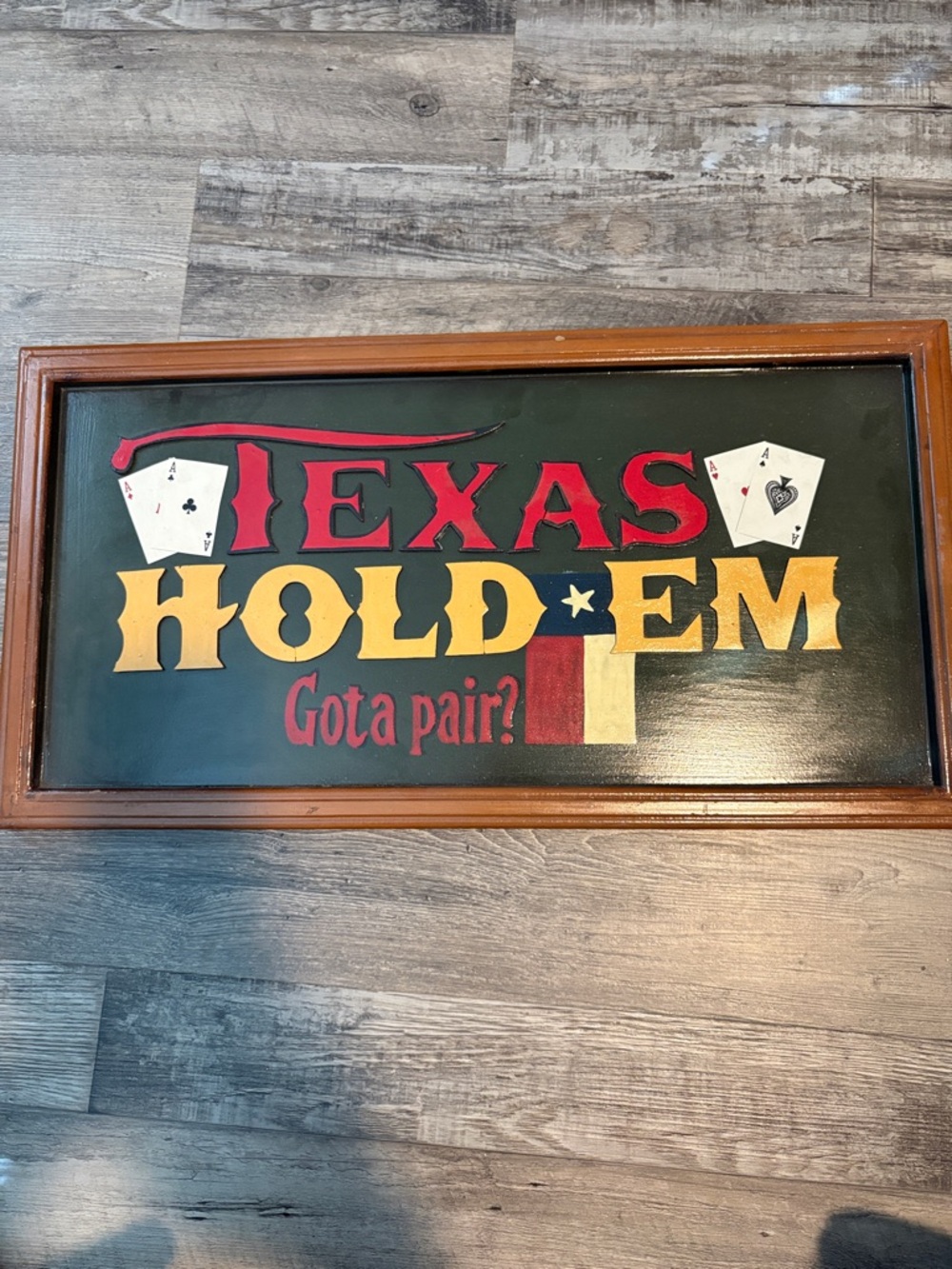 Texas Hold'em Wall Sign - Bold Red & Gold Lettering